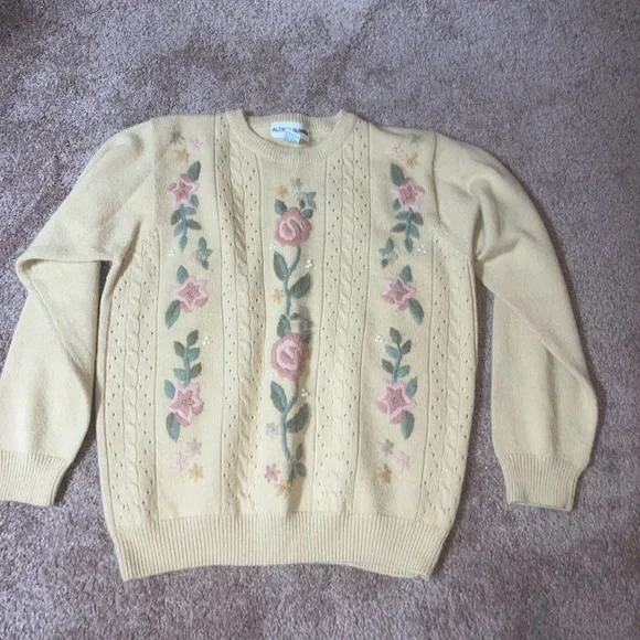 Vintage Floral Sweater - Picture 3 of 10